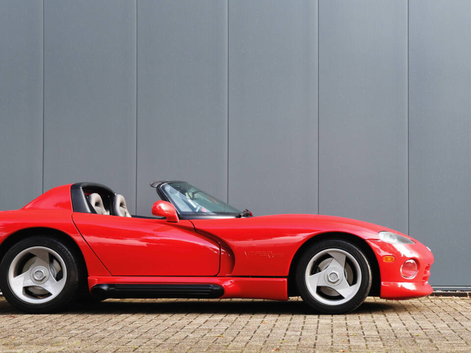 Image 7/61 of Dodge Viper RT&#x2F;10 (1993)