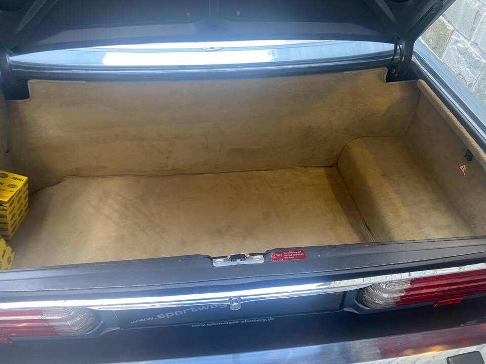 Image 18/19 of Mercedes-Benz 560 SL (1987)