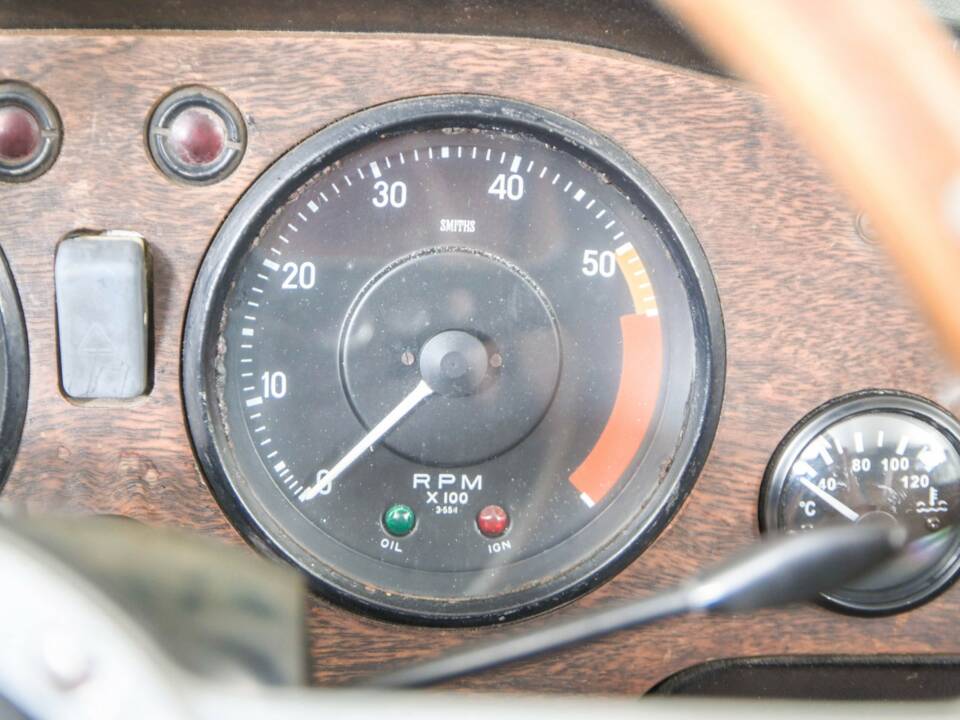 Image 13/50 of Triumph TR 6 PI (1969)