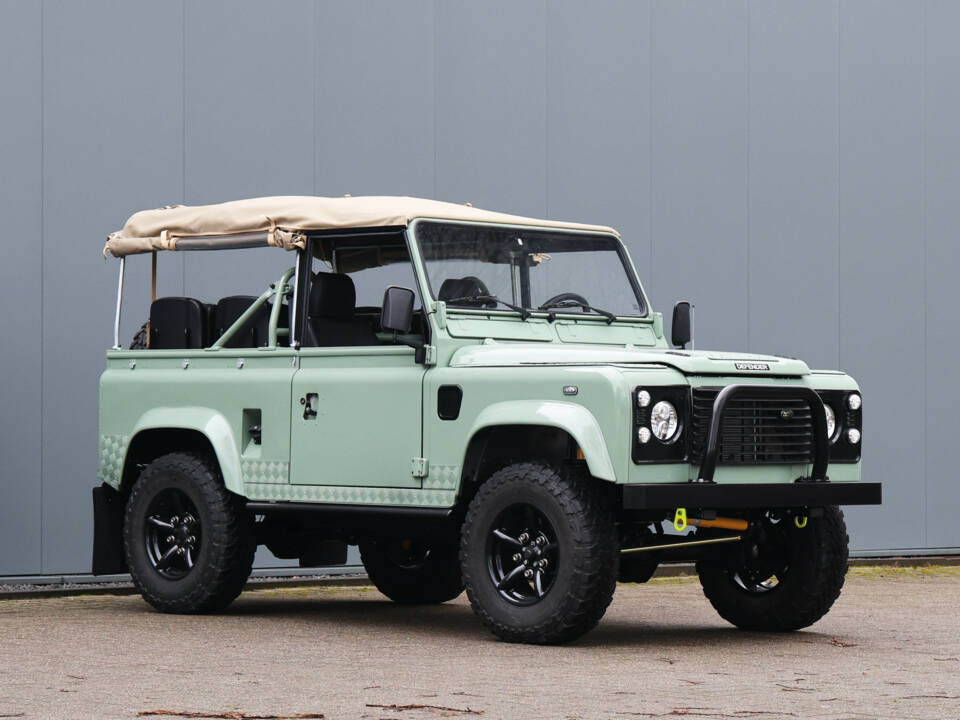 Image 14/41 of Land Rover 90 (1990)