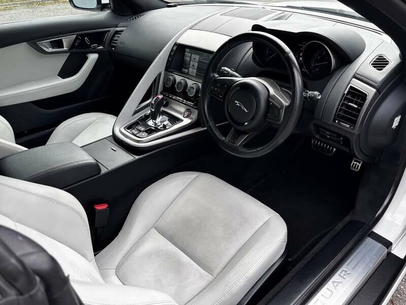 Image 3/50 of Jaguar F-Type (2014)