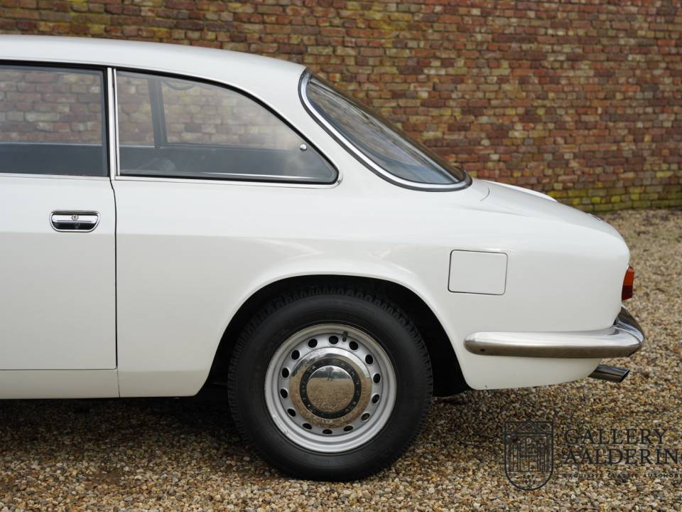 Image 46/50 of Alfa Romeo Giulia GT 1300 Junior (1970)