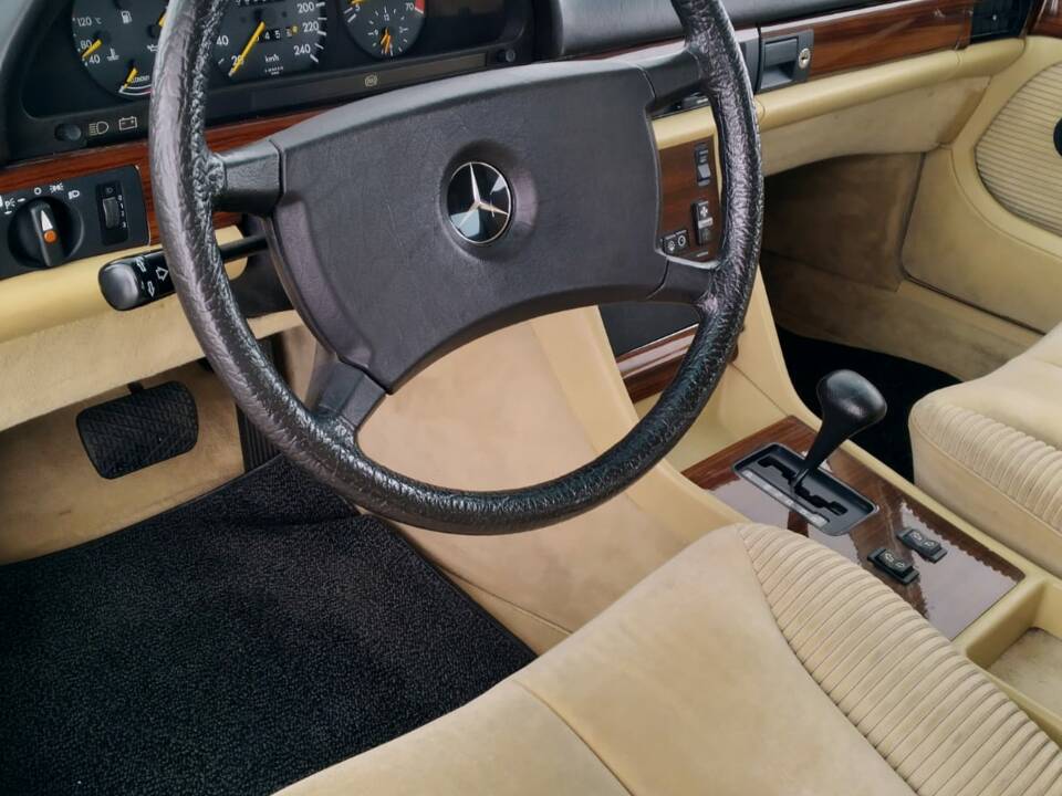 Image 4/5 of Mercedes-Benz 500 SE (1983)