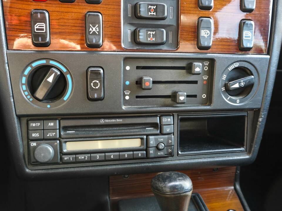 Bild 12/45 von Mercedes-Benz 300 GE (lang) (1991)