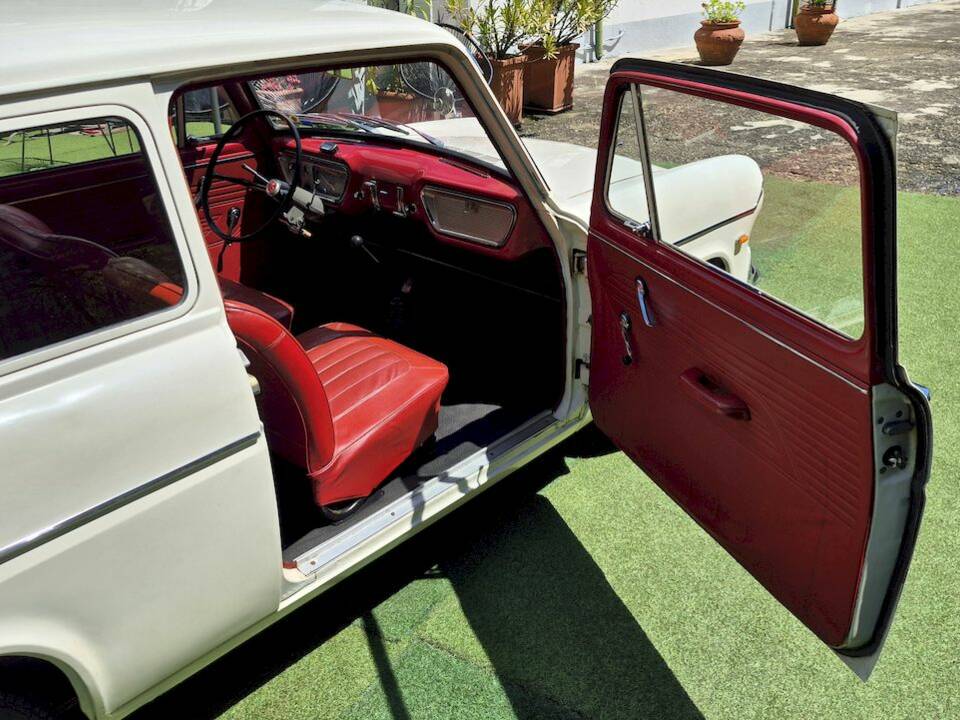 Image 36/63 of Ford Anglia (1965)