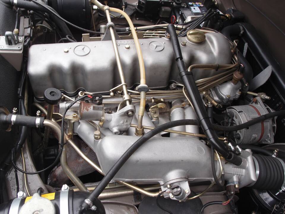 Image 35/99 de Mercedes-Benz 280 SL (1971)