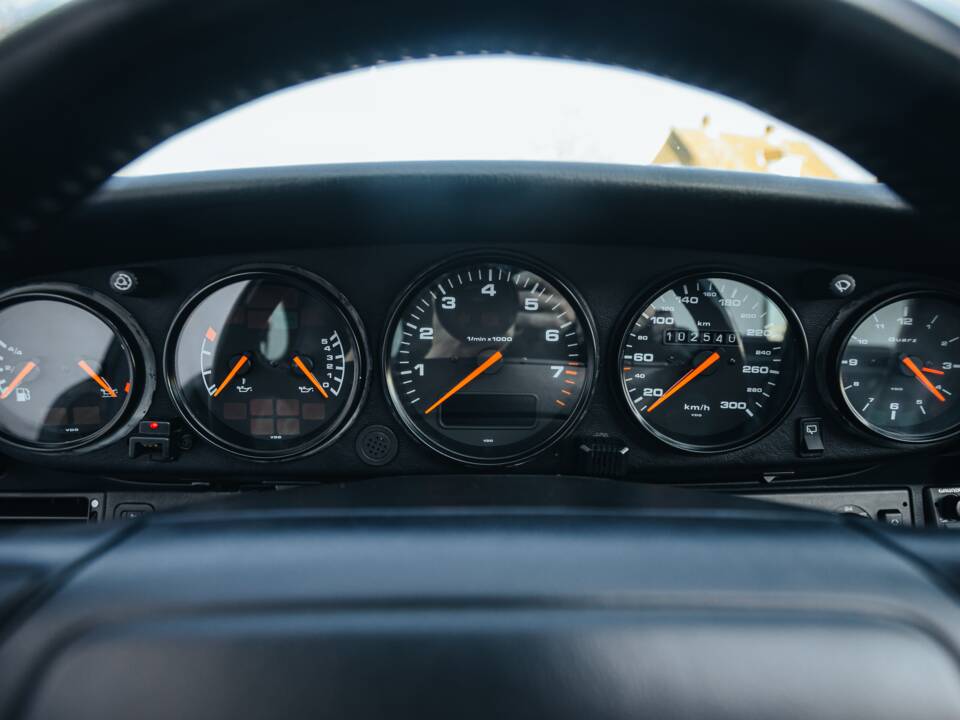 Bild 26/39 von Porsche 911 Carrera 4 (1993)