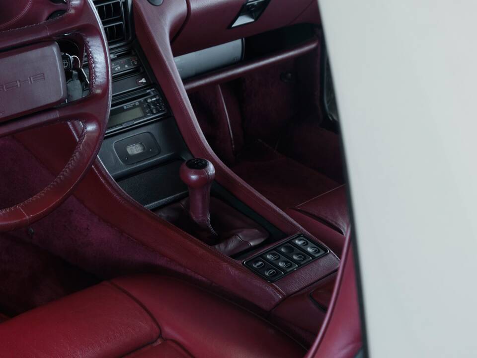Image 42/50 of Porsche 928 GT (1989)