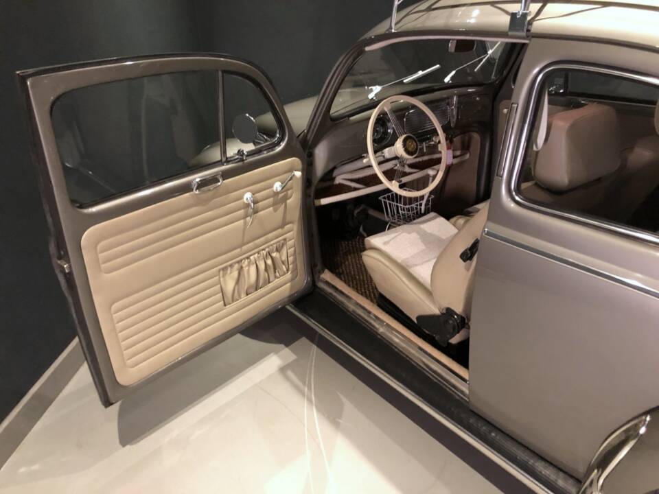 Imagen 17/30 de Volkswagen Beetle 1200 Standard &quot;Oval&quot; (1956)