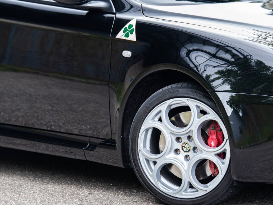 Image 18/36 of Alfa Romeo 147 3.2 GTA (2003)