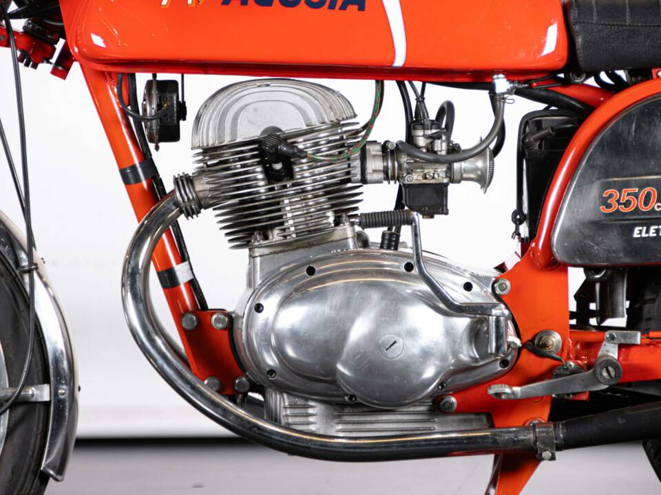 Image 25/50 of MV Agusta 350 S (1972)