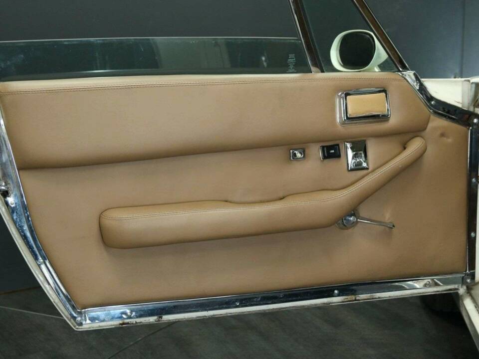 Image 9/50 of Jensen Interceptor  MK III (1974)