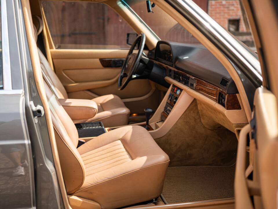 Bild 44/76 von Mercedes-Benz 500 SEL (1985)