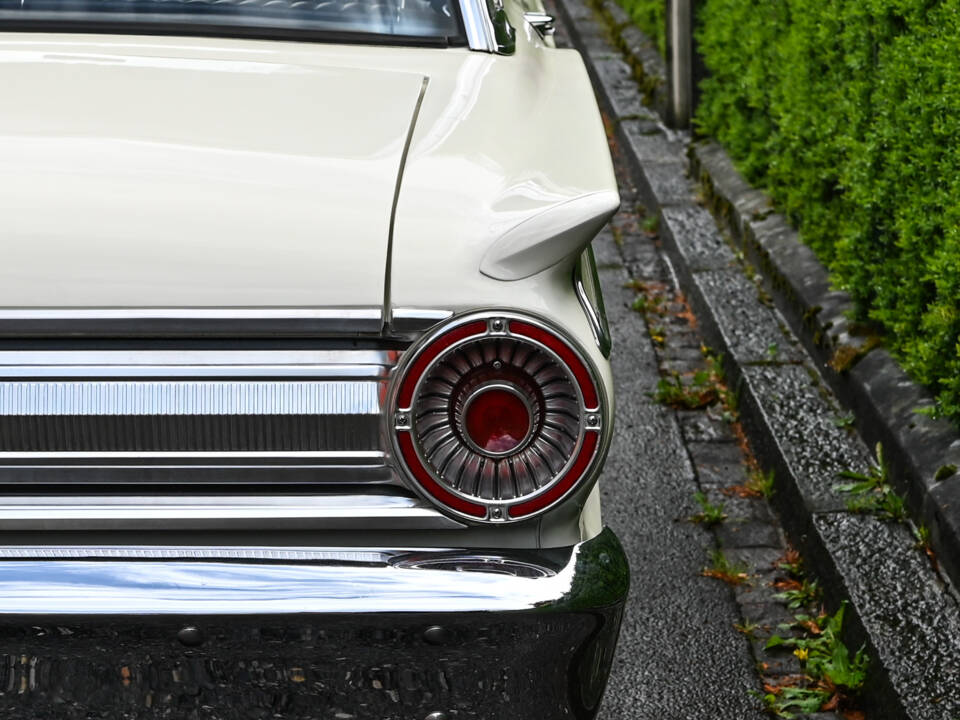 Image 26/70 of Ford Fairlane 500 (1963)