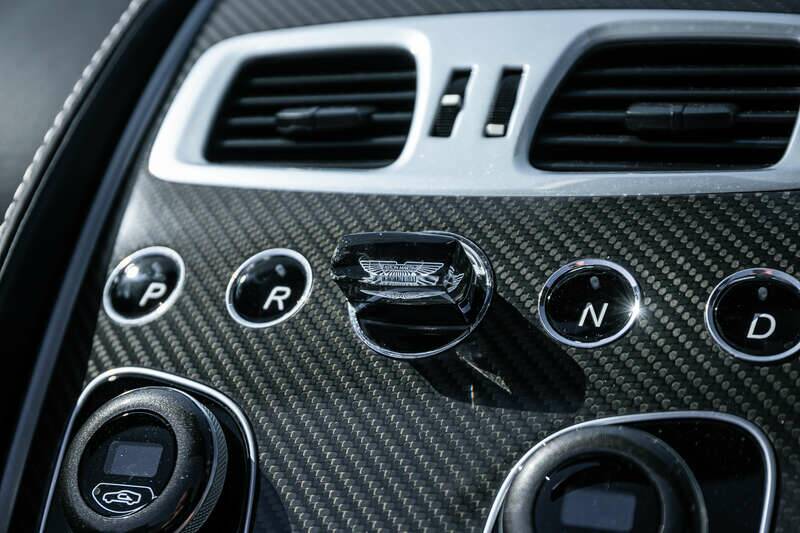 Image 14/50 of Aston Martin Vanquish Volante (2014)