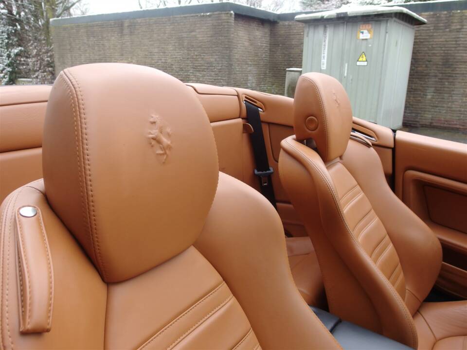 Image 36/99 of Ferrari California (2010)