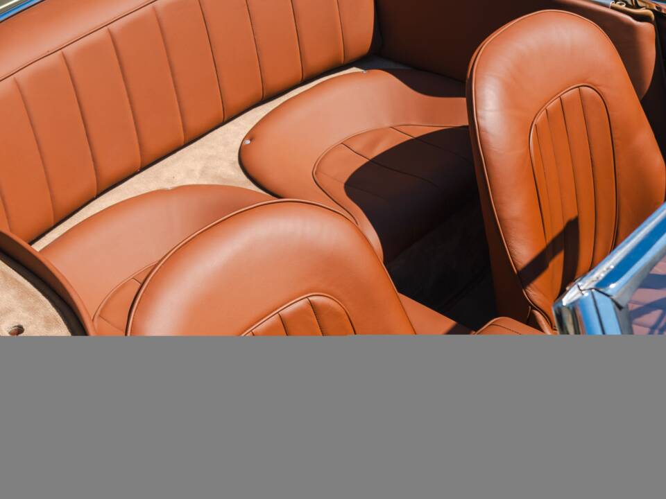 Imagen 12/28 de Austin-Healey 3000 Mk II (BJ7) (1964)