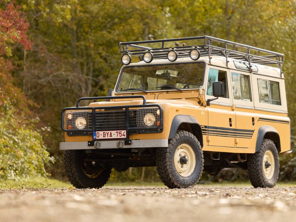 Image 2/42 of Land Rover 110 (1984)