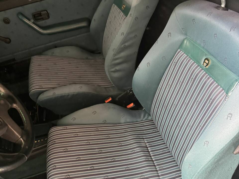 Bild 4/8 von Volkswagen Golf I Cabrio 1.8 (1990)