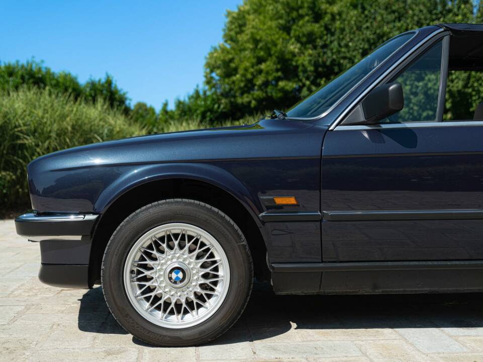 Image 15/50 of BMW 320i (1989)