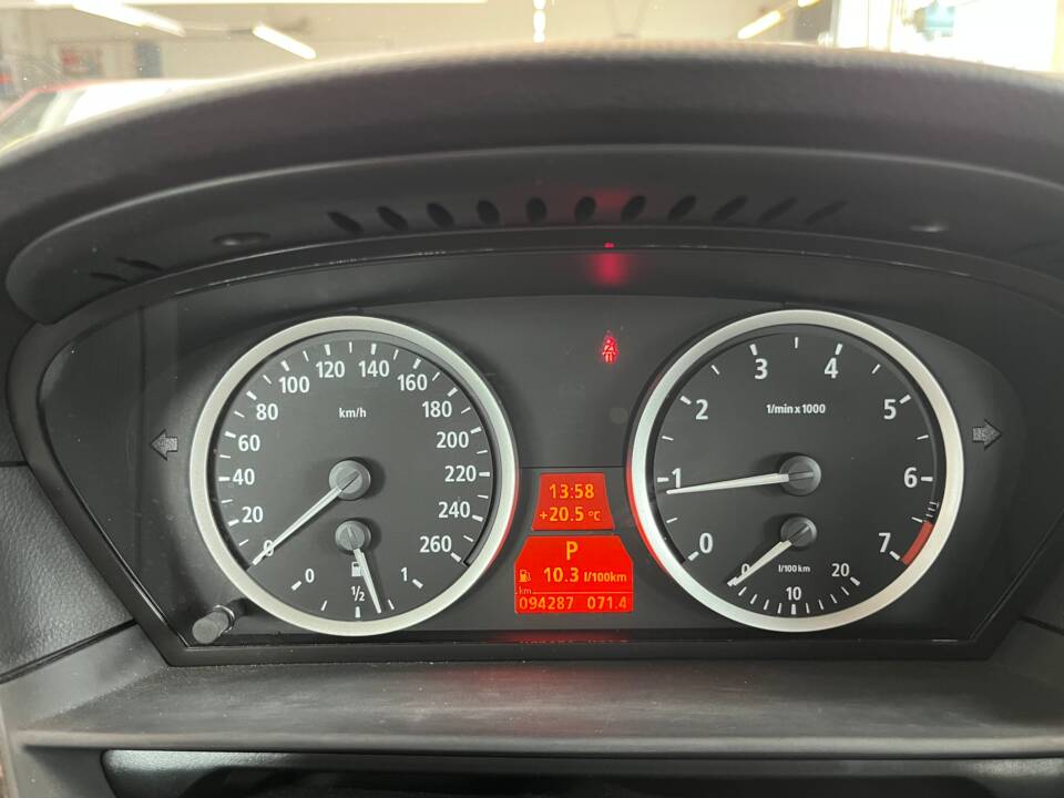 Afbeelding 37/38 van BMW 530i (2003)