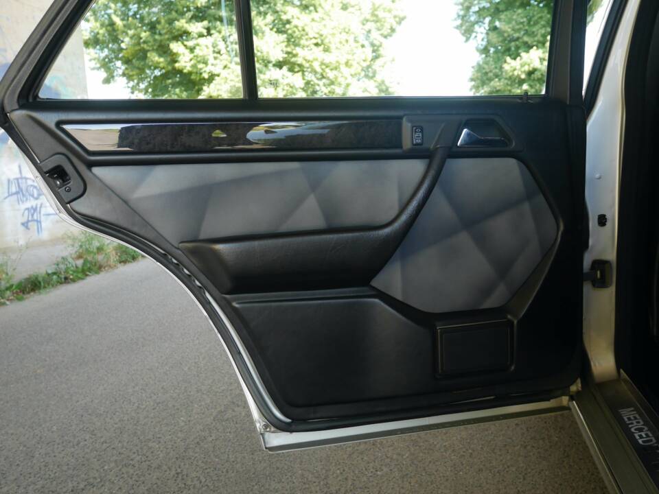 Imagen 6/10 de Mercedes-Benz E 500 (1995)