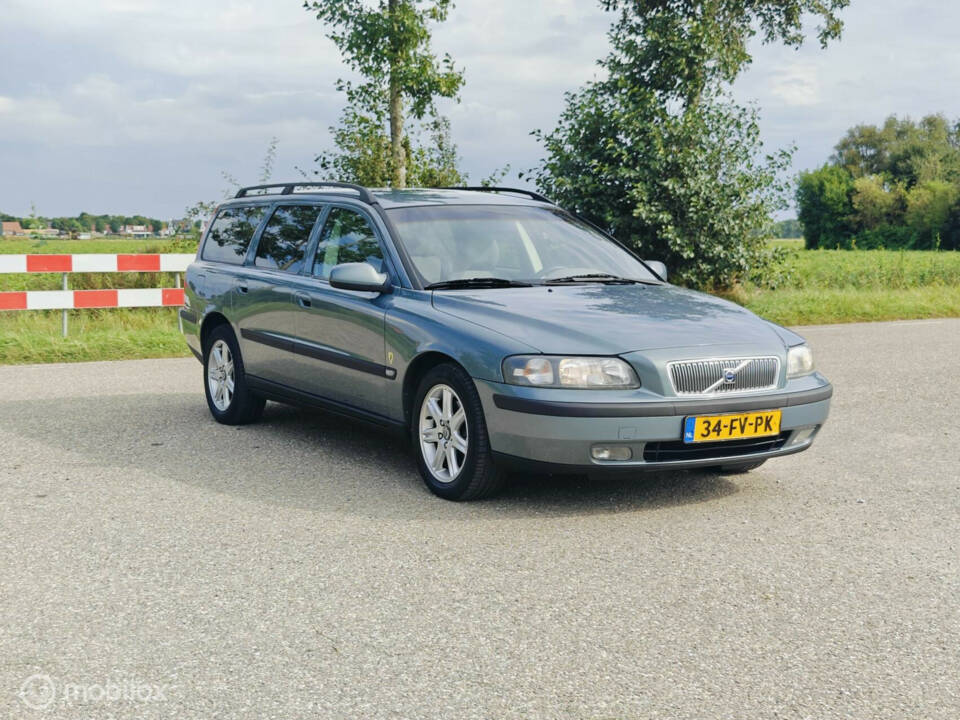 Afbeelding 11/39 van Volvo V 70 2.4 (2000)