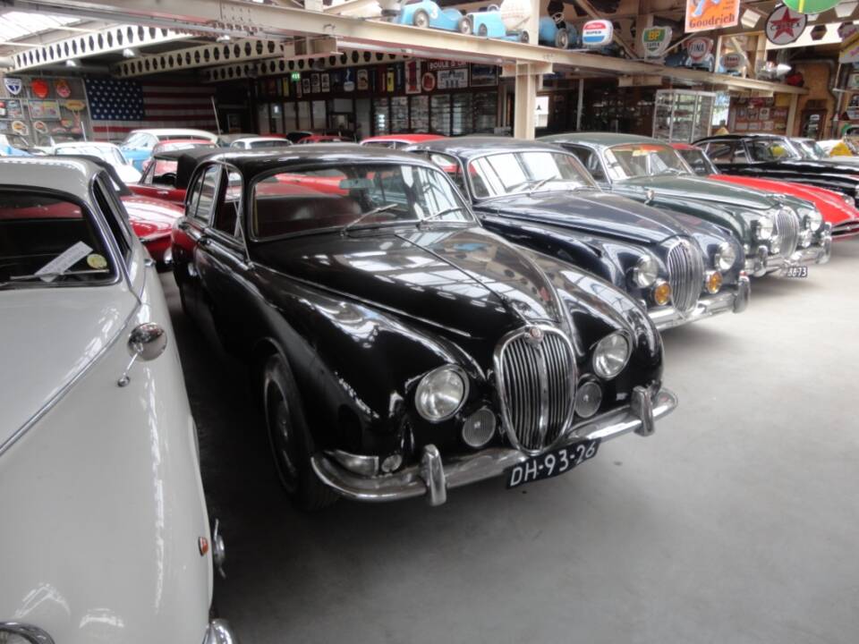 Image 13/50 of Jaguar S-Type 3.8 (1964)