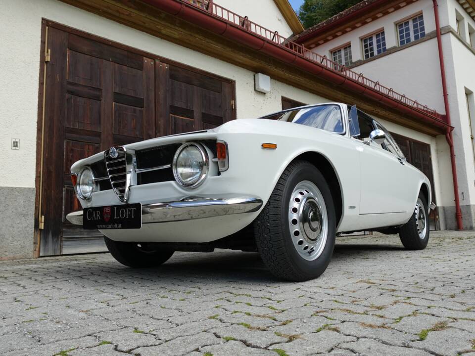 Bild 23/67 von Alfa Romeo Giulia 1300 GT Junior (1968)