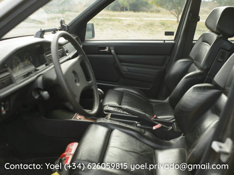 Image 14/41 of Mercedes-Benz 190 E 2.6 (1987)