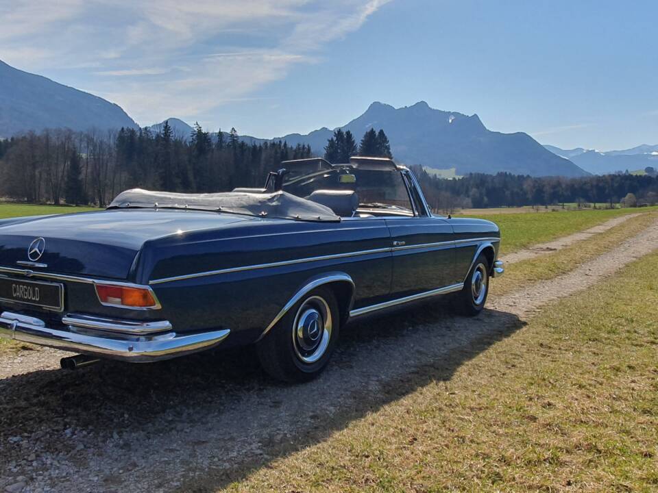 Image 11/14 of Mercedes-Benz 300 SE (1967)