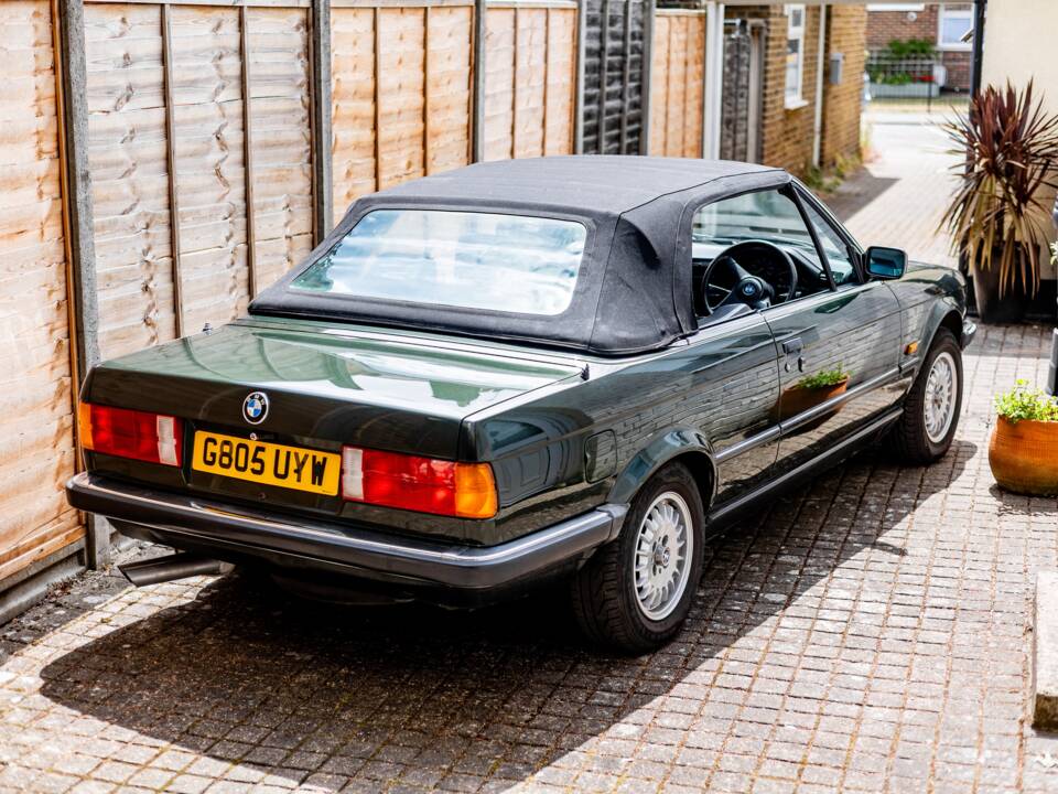 Bild 21/47 von BMW 320i (1990)