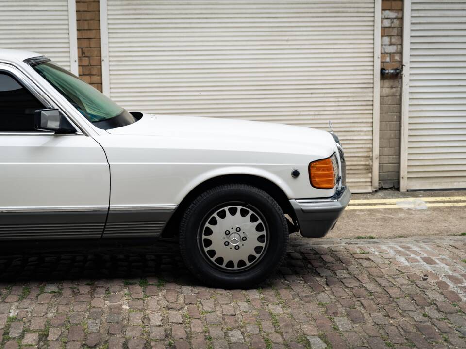 Image 20/50 of Mercedes-Benz 500 SEL (1984)