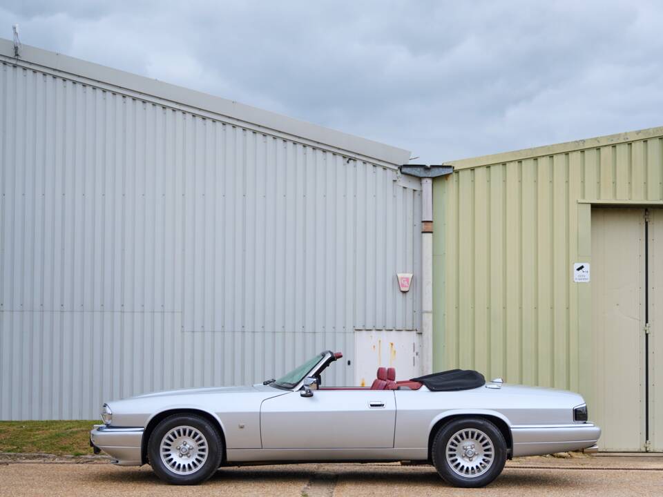 Image 31/50 of Jaguar XJS 6.0 (1993)