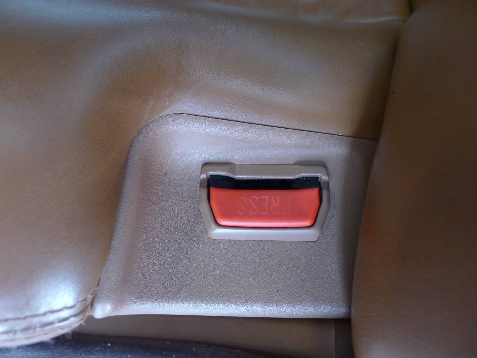 Image 25/46 of BMW 750iL (1990)