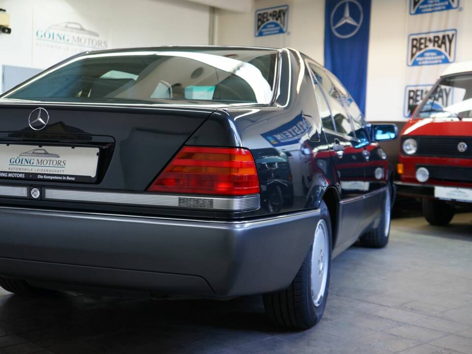 Image 14/36 of Mercedes-Benz 300 SE (1992)