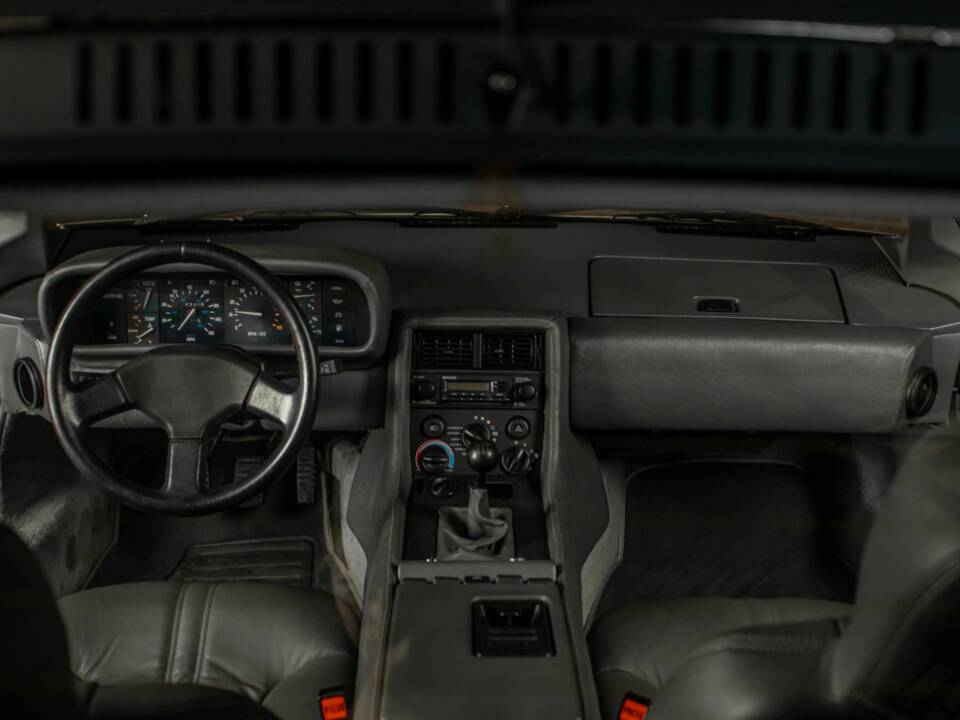 Image 32/66 of DeLorean DMC-12 (1981)
