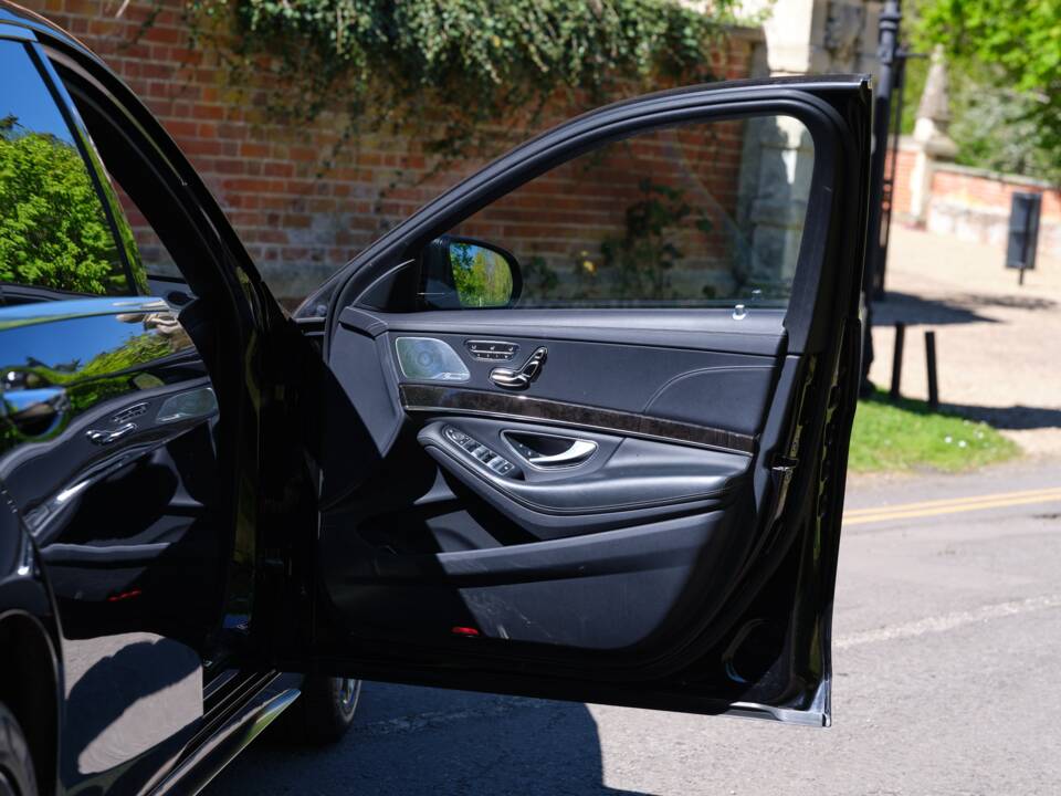 Bild 20/50 von Mercedes-Benz S 63 AMG (2015)