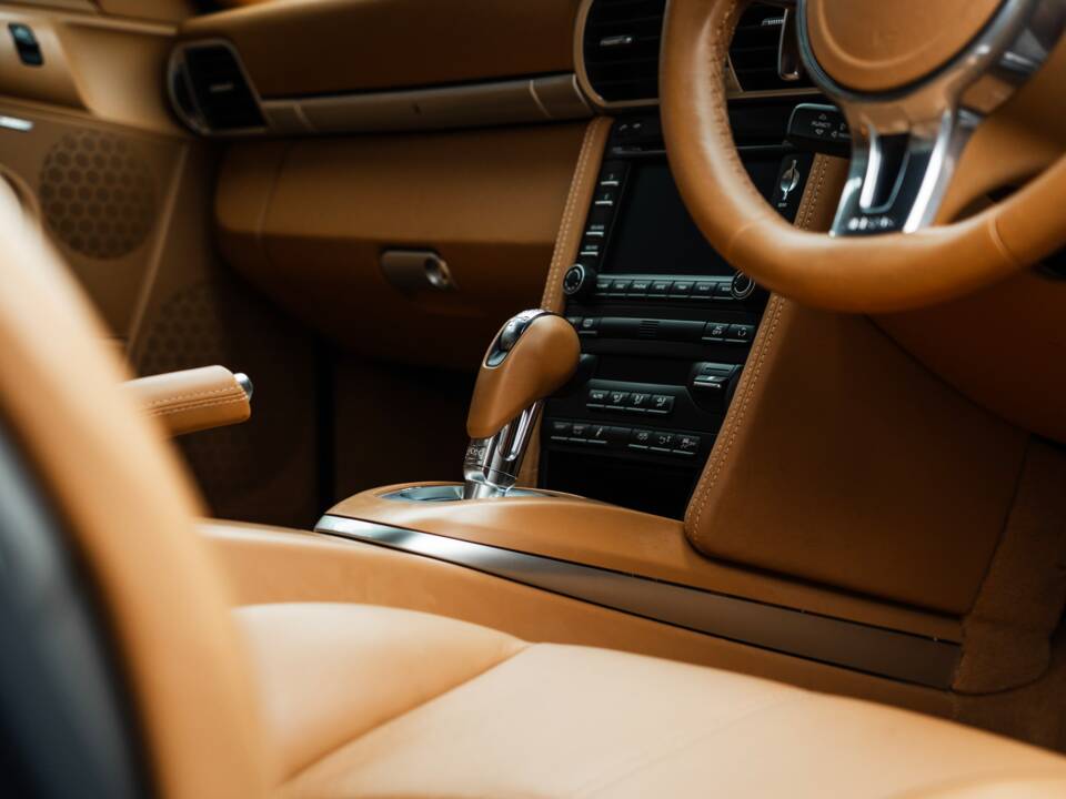 Bild 42/51 von Porsche 911 Carrera 4 GTS (2011)