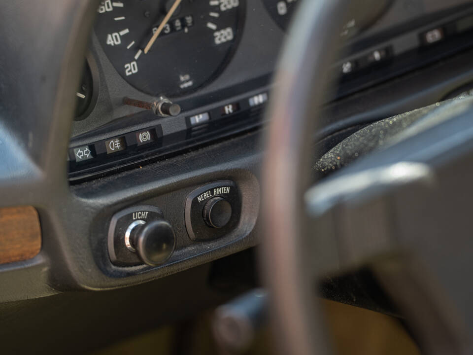 Image 26/46 of BMW 525 (1978)