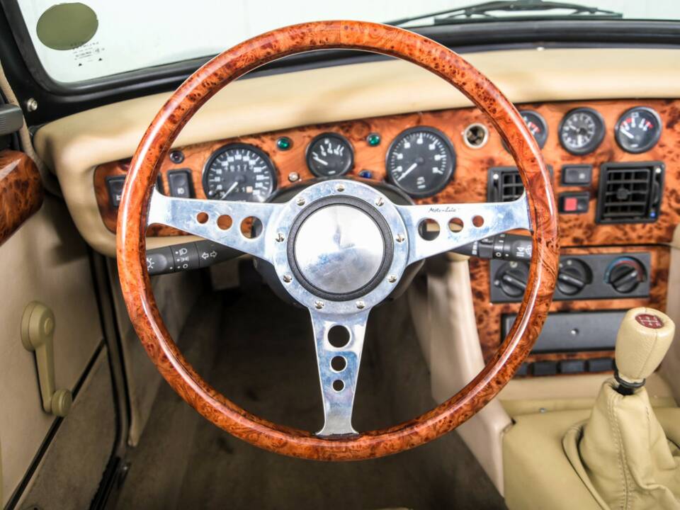 Immagine 8/50 di MG RV8 (1994)
