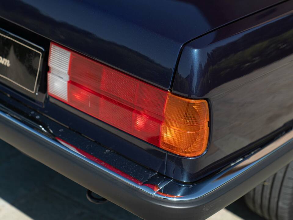 Image 22/50 of BMW 320i (1989)