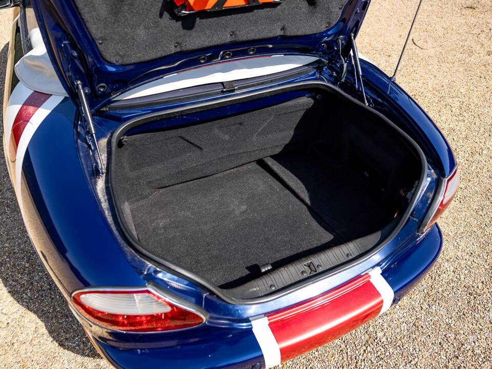 Immagine 39/42 di Jaguar XK8 4.0 (2001)