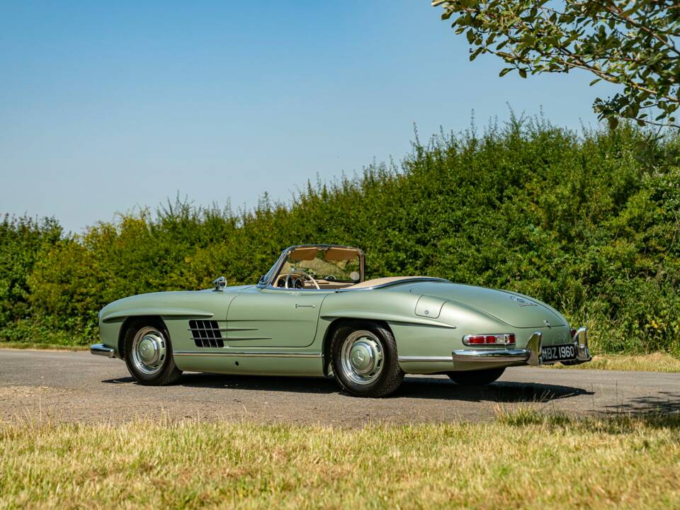 Image 7/50 of Mercedes-Benz 300 SL Roadster (1960)