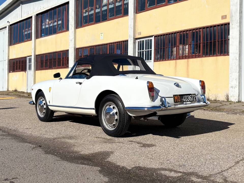 Image 4/23 of Alfa Romeo Giulia 1600 Spider (1963)
