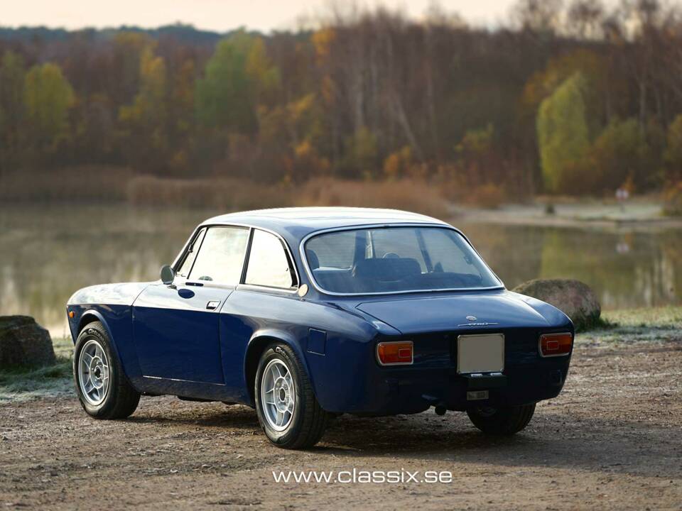 Bild 11/21 von Alfa Romeo 1750 GT Veloce (1972)