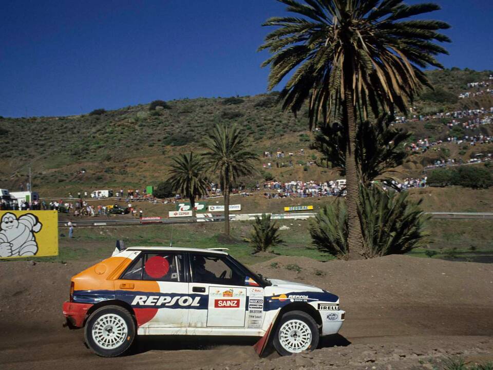 Image 25/28 of Lancia Delta HF Integrale Evoluzione I (1991)