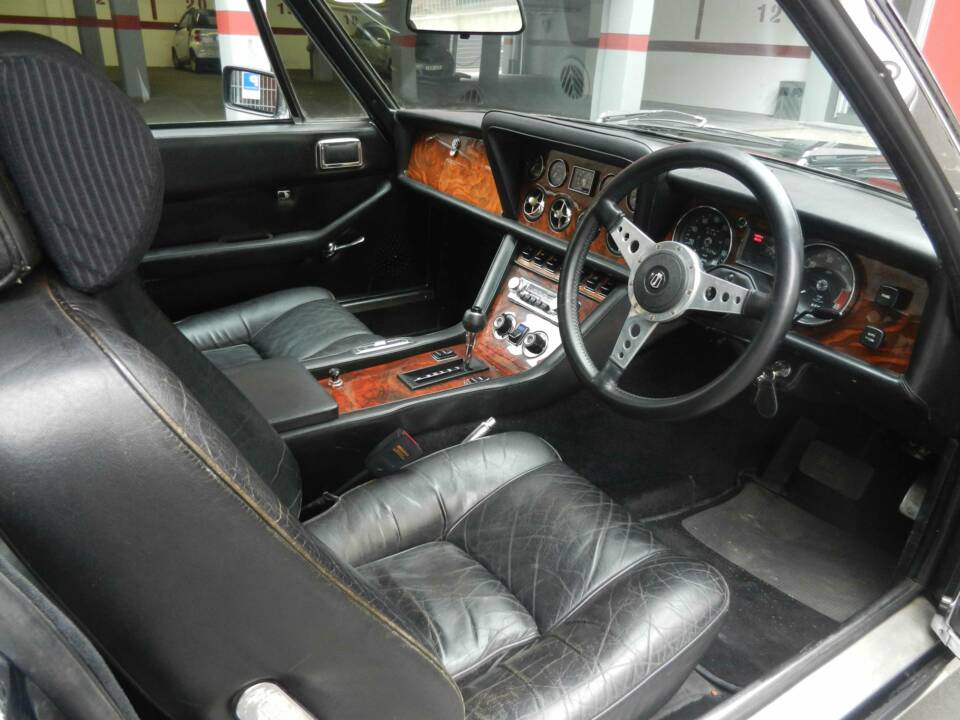 Image 8/10 of Jensen Interceptor MK III (1975)