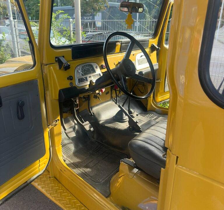 Image 2/8 de Toyota Land Cruiser BJ 40 (1979)