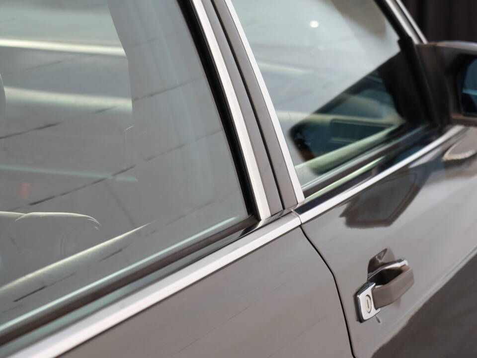 Image 12/31 of Mercedes-Benz 500 SEL (1987)